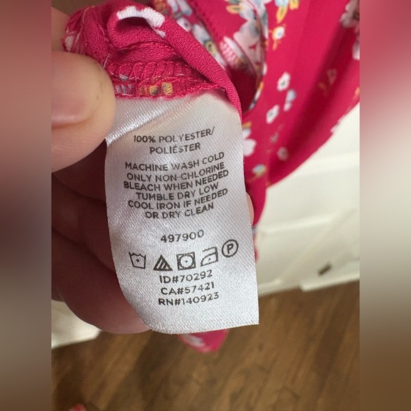 LOFT Large Petite Red Floral Flutter Sleeve Blouse – Vibrant & Feminine - Picture 7 of 7